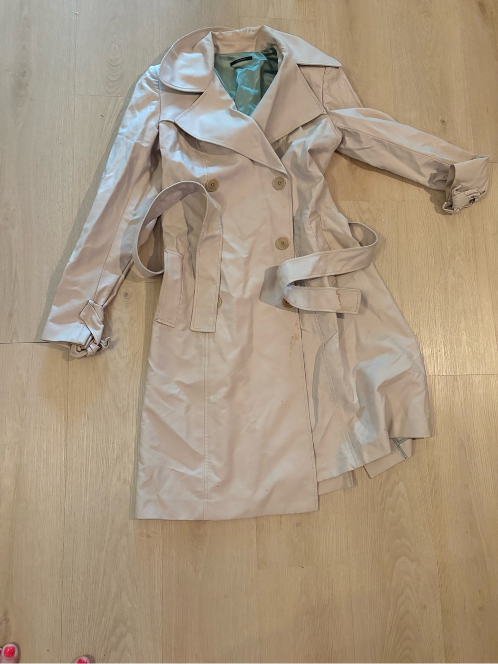 Elie Tahari Light Beige Double-Breasted Trench Coat